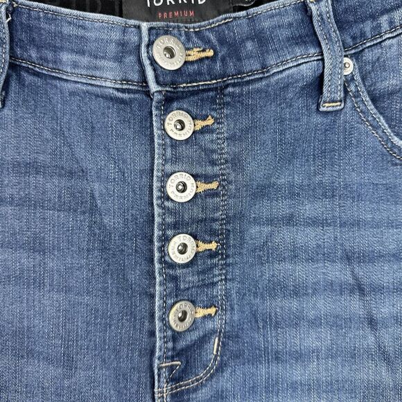 TORRID Sky High Skinny Crop Distressed Jeans‎ Womens Plus Size 26 Blue Raw Hem - Picture 3 of 15